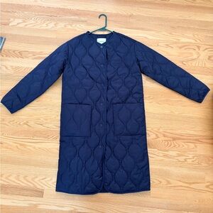 Everlane The Long Quilted Liner - Navy